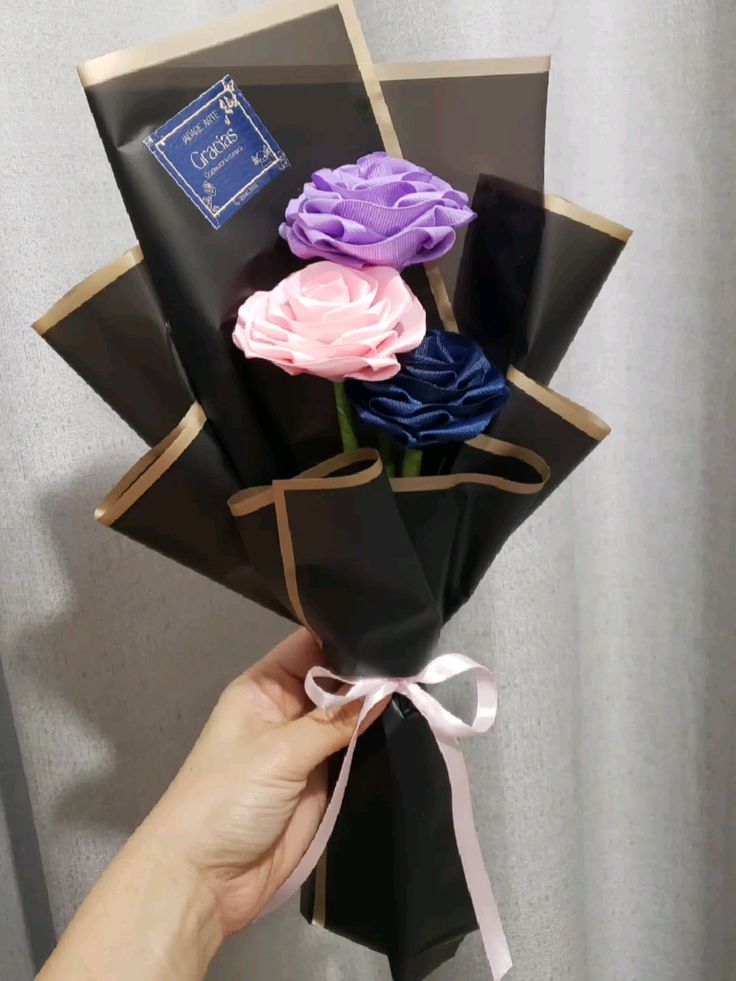 RAMO DE TRES ROSAS ETERNAS 